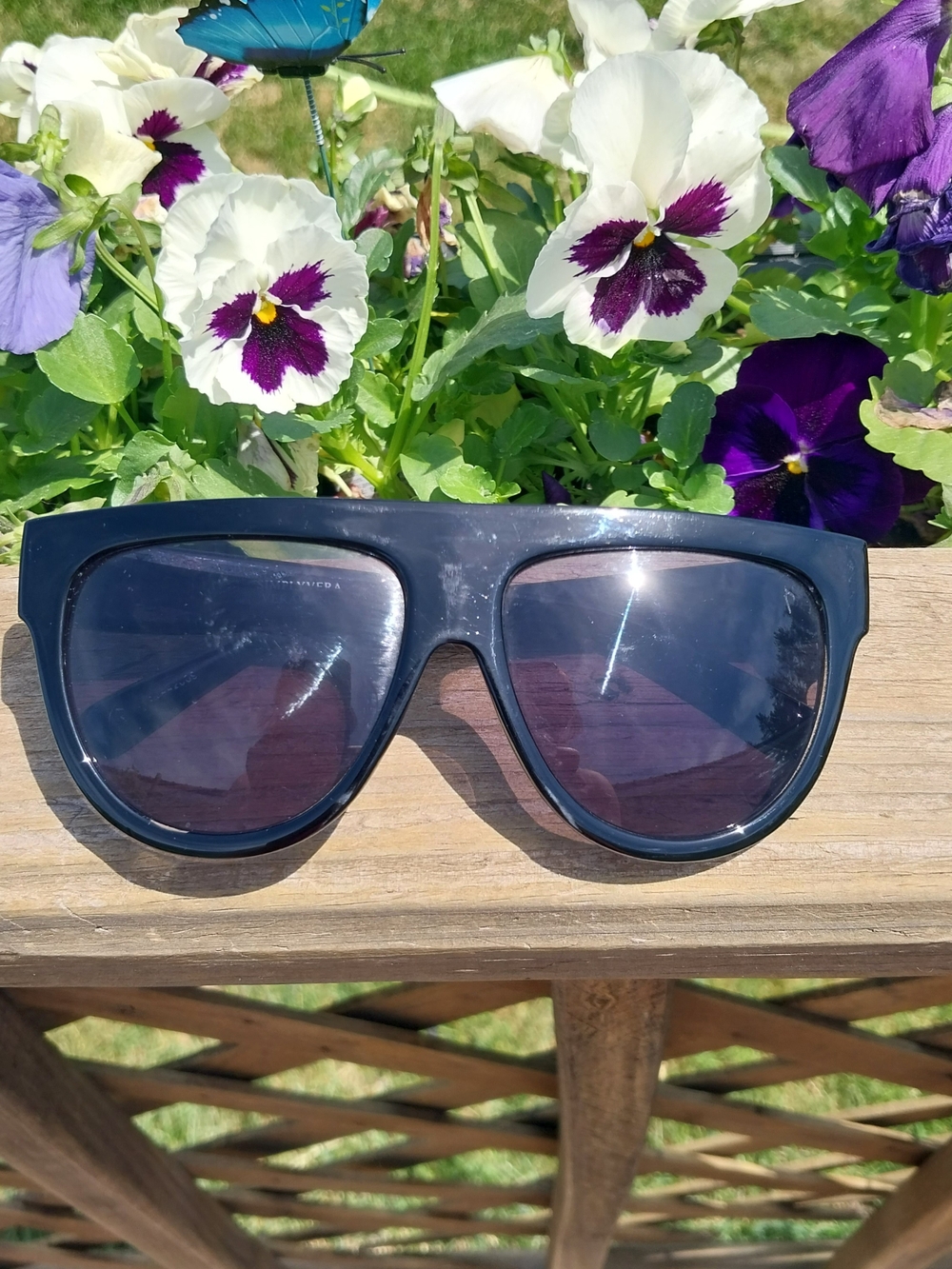 SimplyVera Black Sunglasses - Classic Oversized Frame